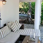 Villa Ftelia *